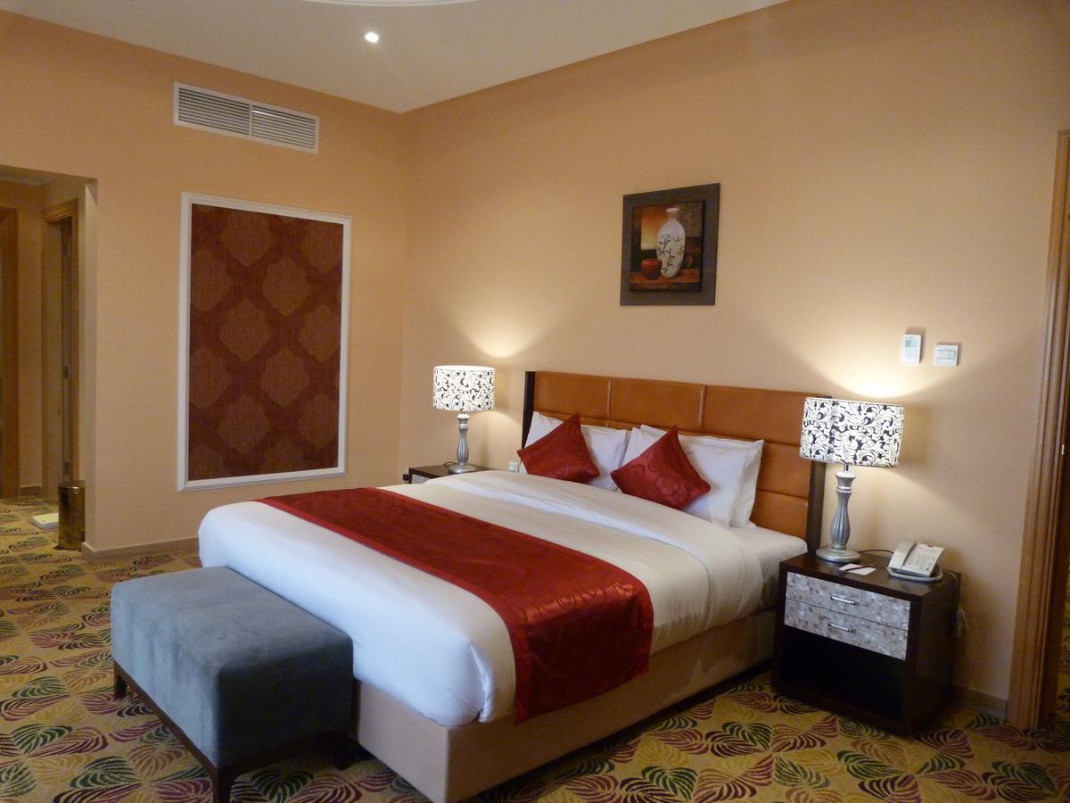 Red Castle Hotel Szardża Zewnętrze zdjęcie