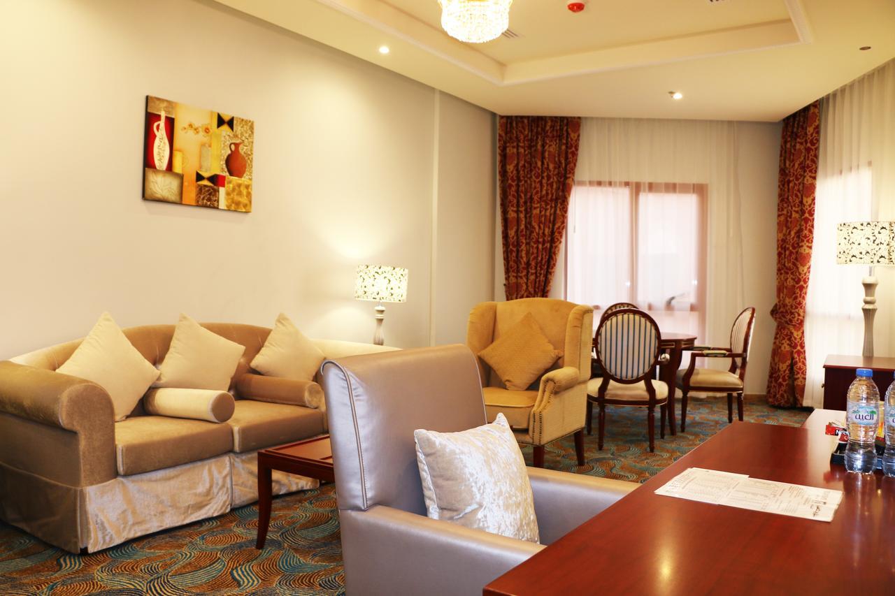 Red Castle Hotel Szardża Zewnętrze zdjęcie