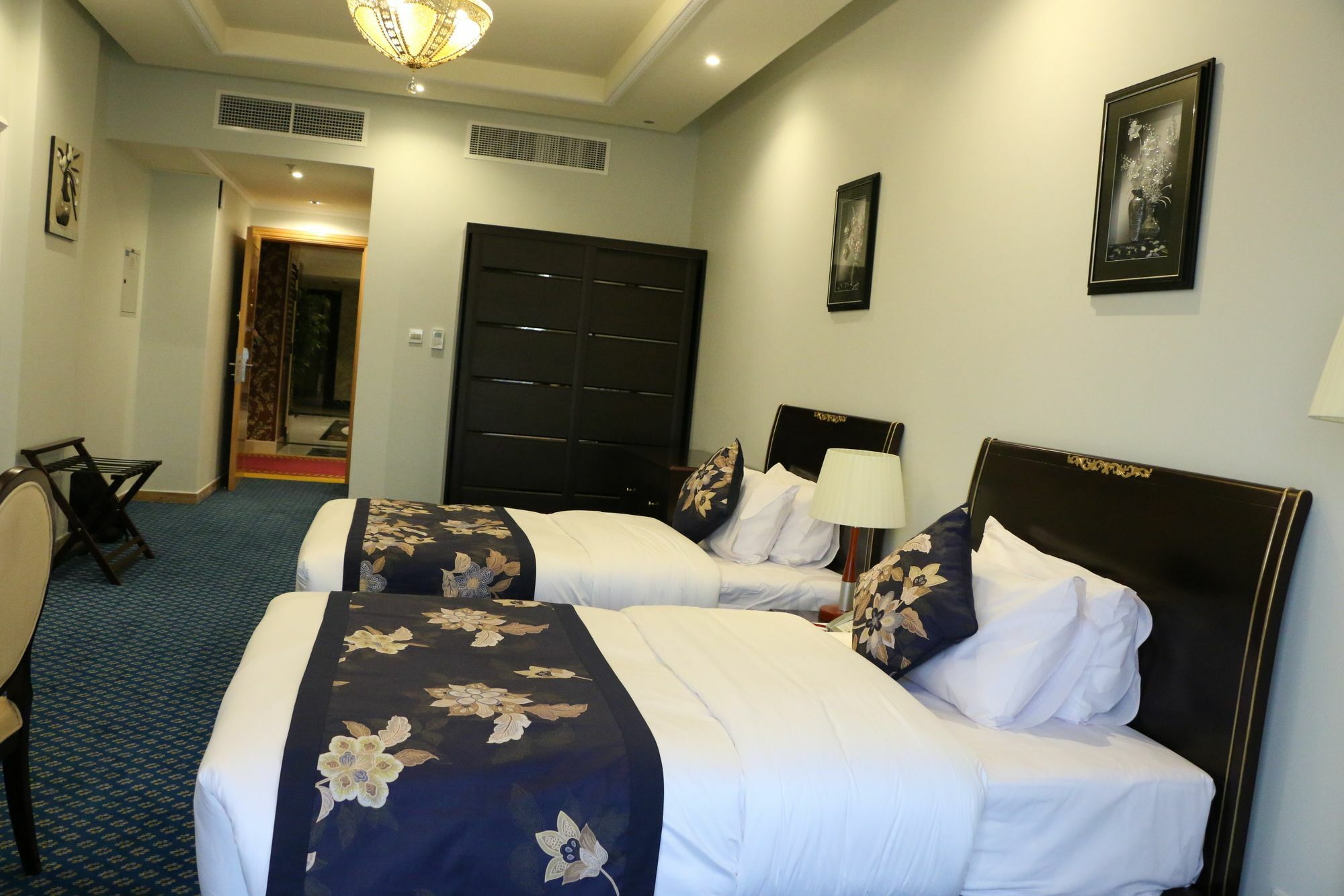Red Castle Hotel Szardża Zewnętrze zdjęcie